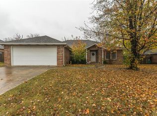 1305 Michael Ln, Siloam Springs, AR 72761