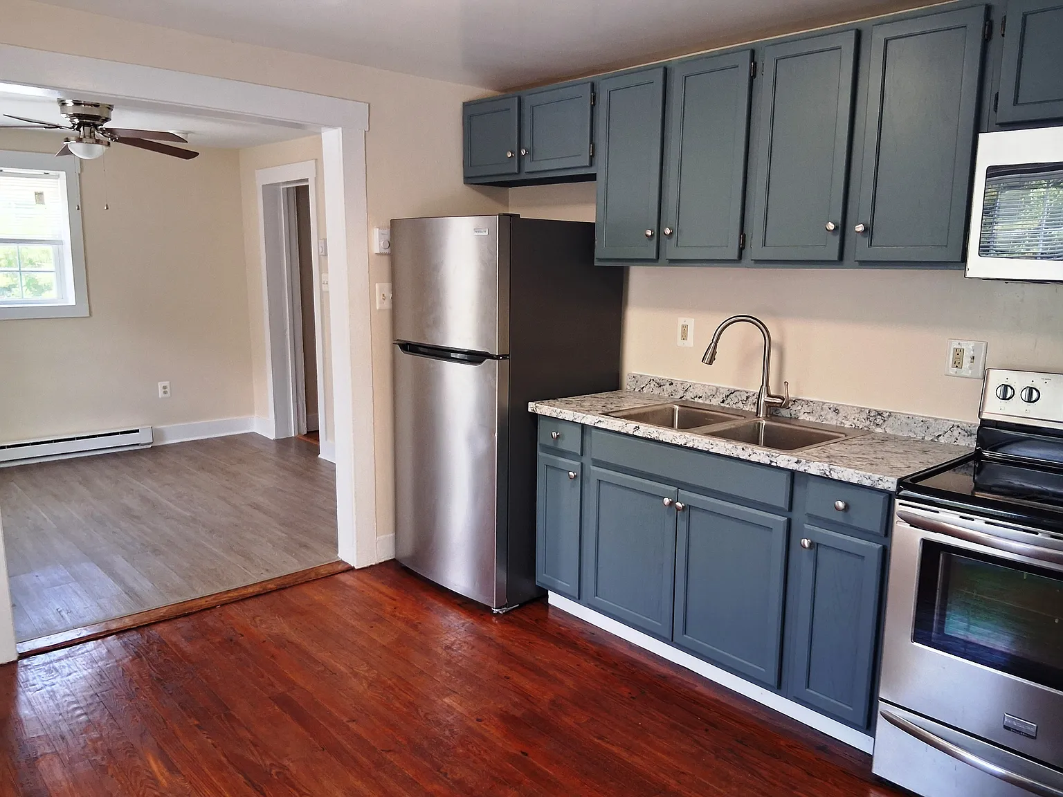 1 bed, 905 sqft, $1,325 — Photo 3