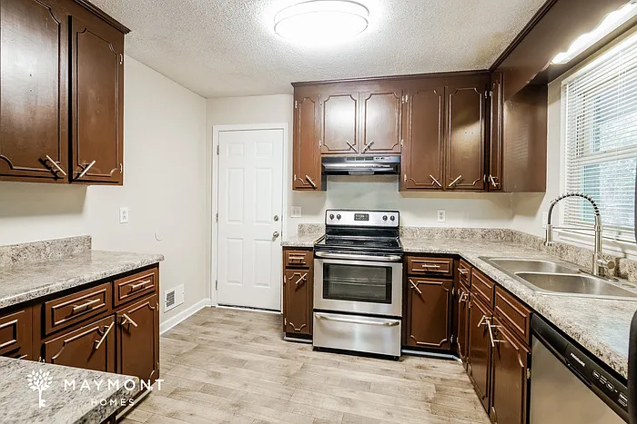 212 Raintree Dr — Photo 5