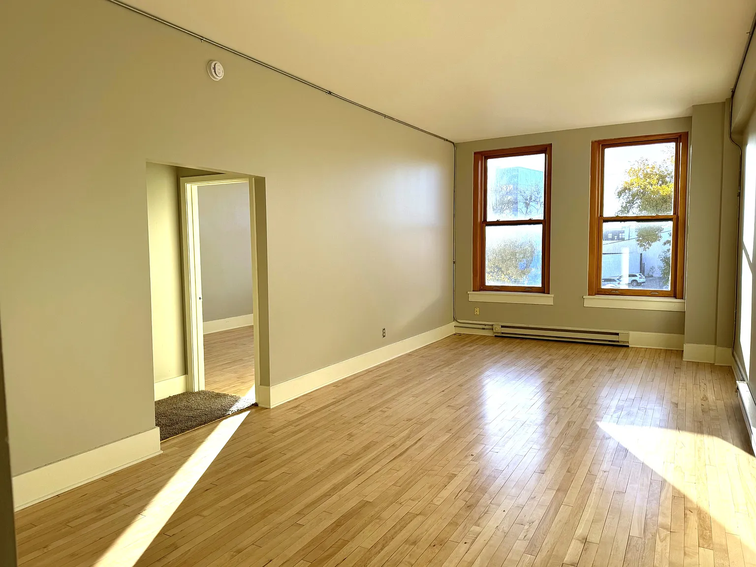 2 bed, $1,001 — Photo 2