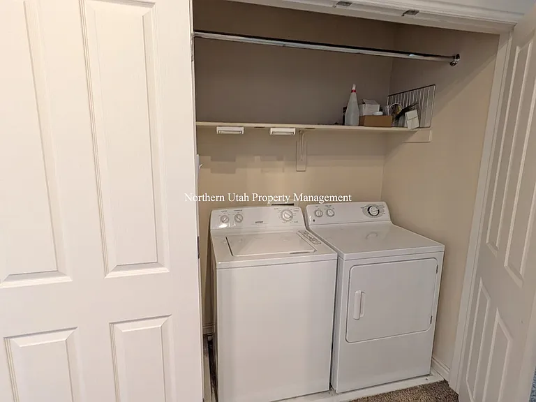 942 Chelsea Ln — Photo 13