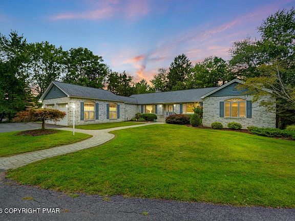 3rd image of 30 Briarleigh Dr