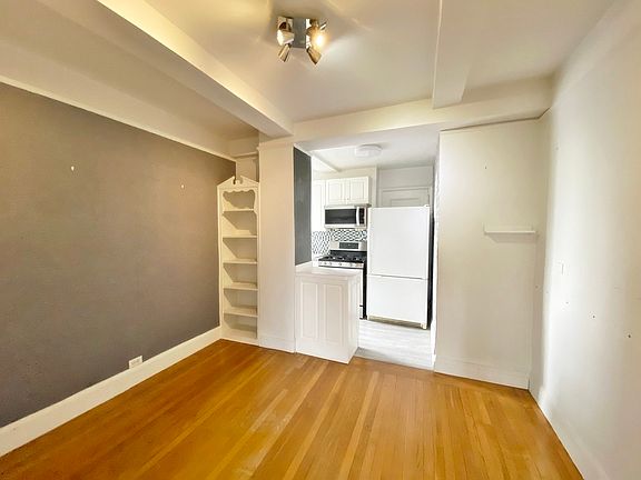 5th image of 51 W 86th St APT 1601