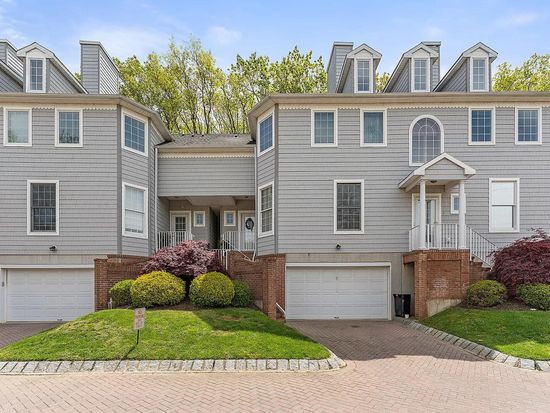 2 Mariners Bnd, Brielle, NJ 08730