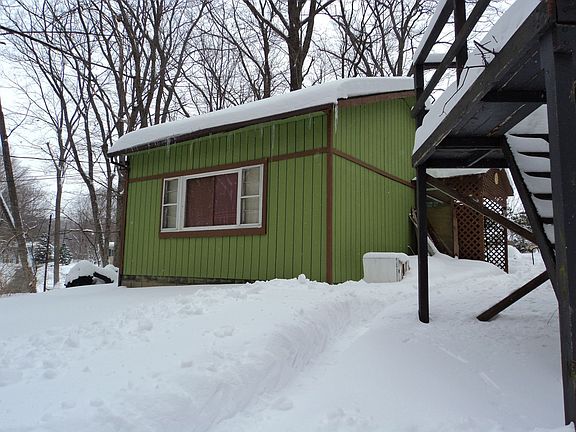 Separate Studio/Office Building at rear of property