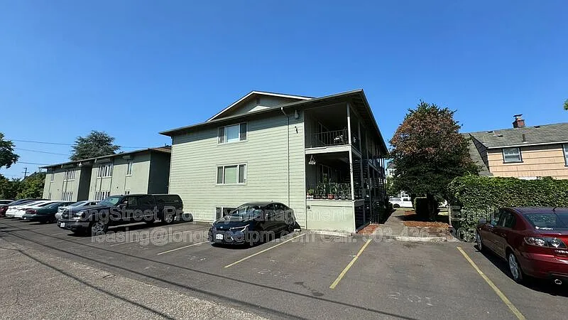 Building Photo - 329 SW 10th St #8