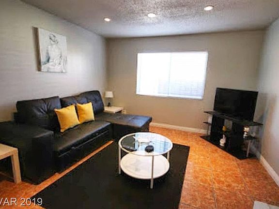 3rd image of 528 Albert Ave APT 2