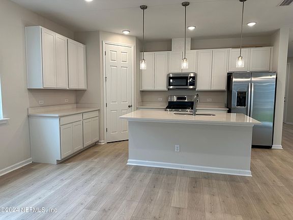 4th image of 880 BRYCEVILLE Court