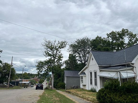 5th image of 590 E Main St