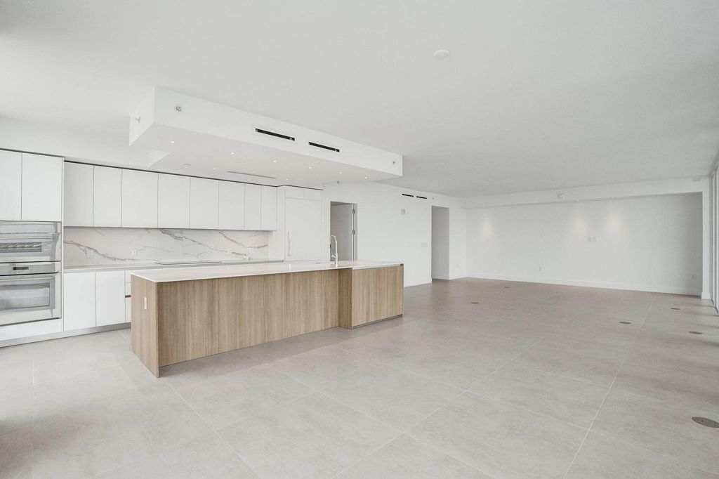407 N Riverside Drive #605, photo 5