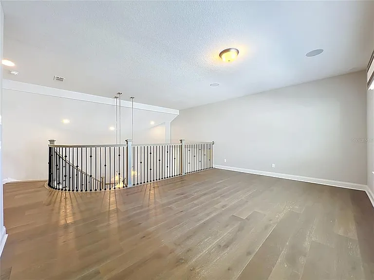 9646 Reymont St — Photo 40