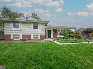 909 N Vernon St, Sterling, VA 20164