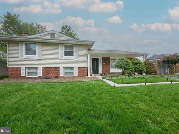 909 N Vernon St, Sterling, VA 20164