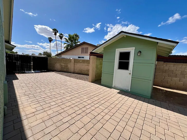 4427 N 102nd Dr — Photo 8