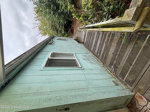 3rd image of 331 Hillside