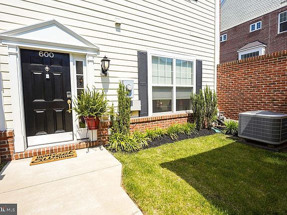 5th image of 600 Marina Landing Ln #1