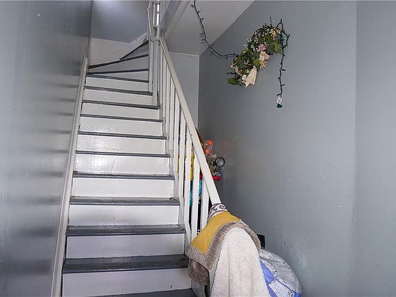 4th image of 243 Jewett Ave