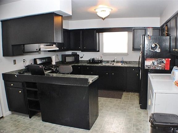 Entrance to kitchen.