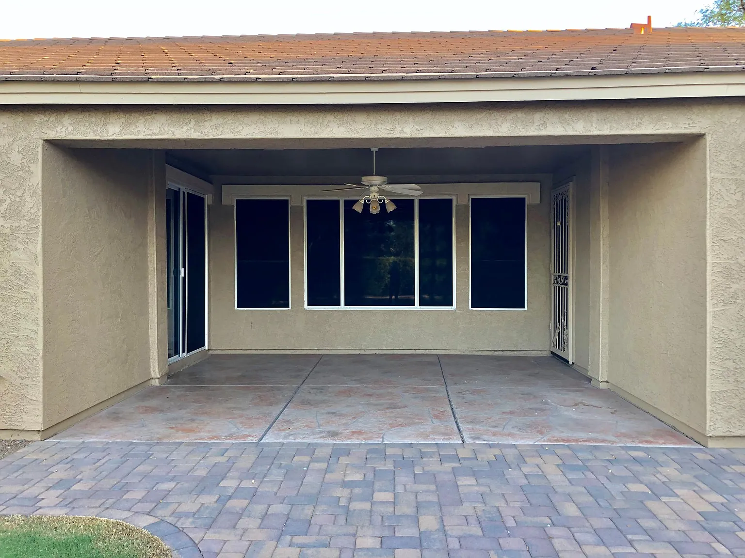 146 E Constitution Ct — Photo 2