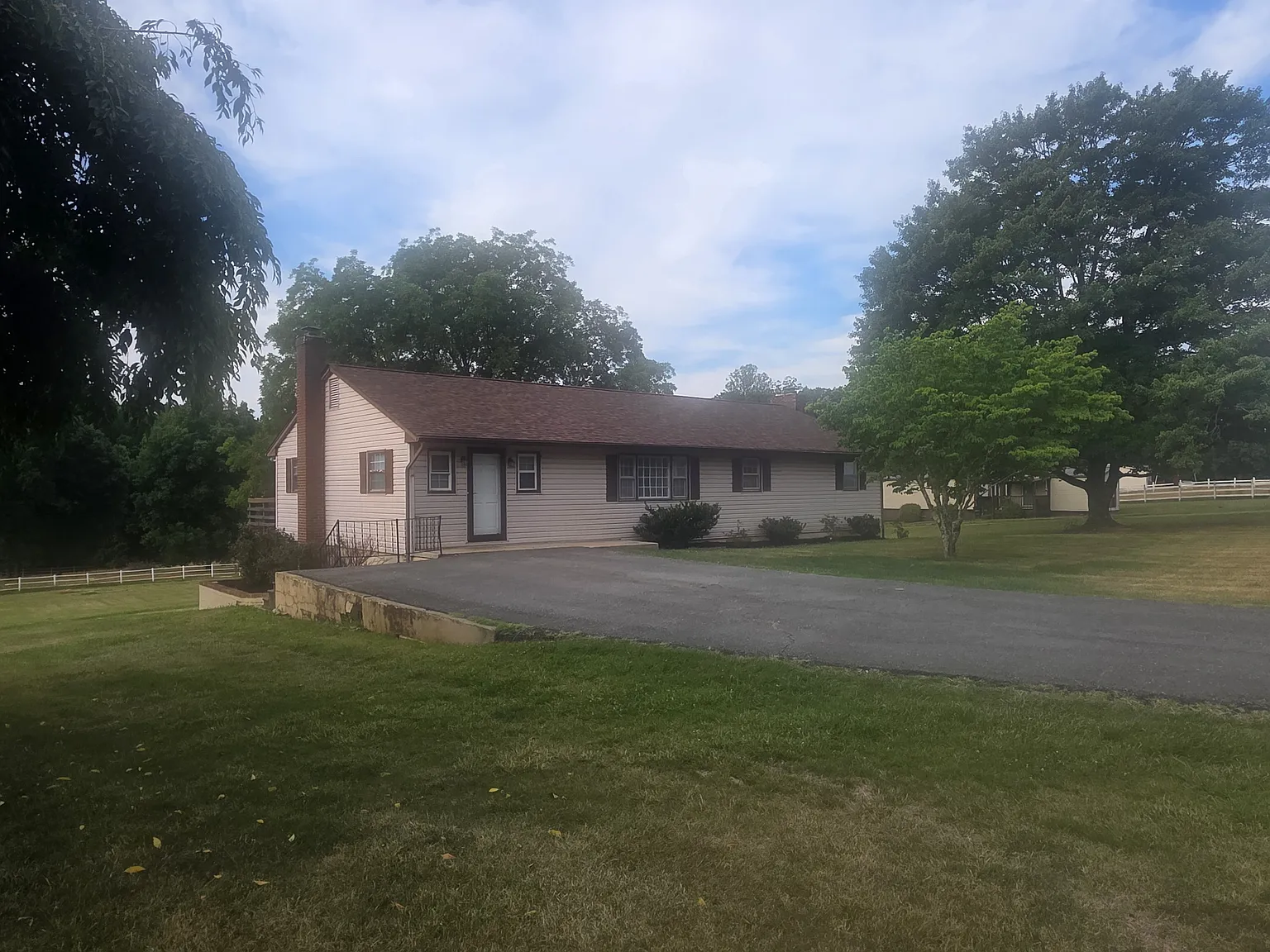 3 bed, 3150 sqft, $2,200 — Photo 1