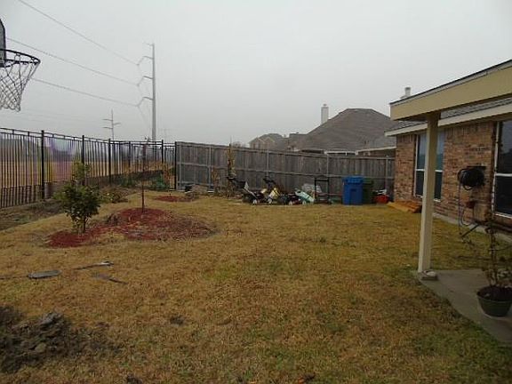 5th image of 2616 Simmons Dr