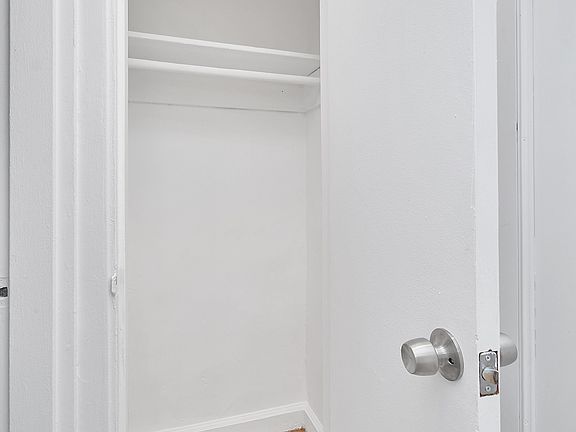 5th image of 353 W 44th St APT 1e