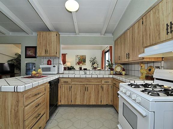 4th image of 866 Lakewood Dr