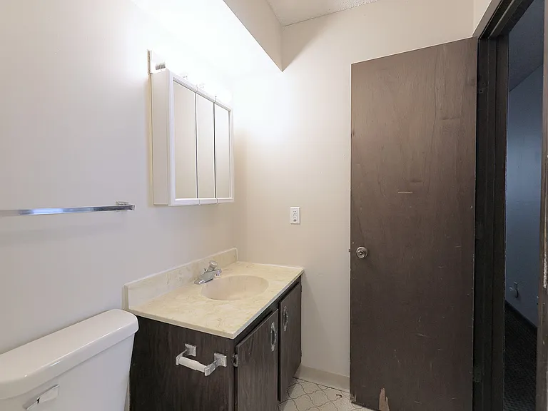 1149 E St #15 — Photo 10