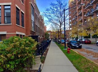 841 W College Pkwy, Chicago, IL