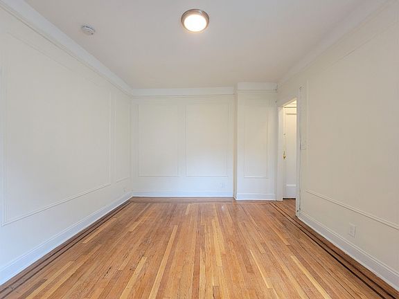 3rd image of 25-23 31st Ave #D33