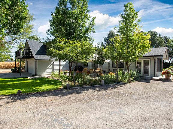 2nd image of 150 E Hubbard Rd