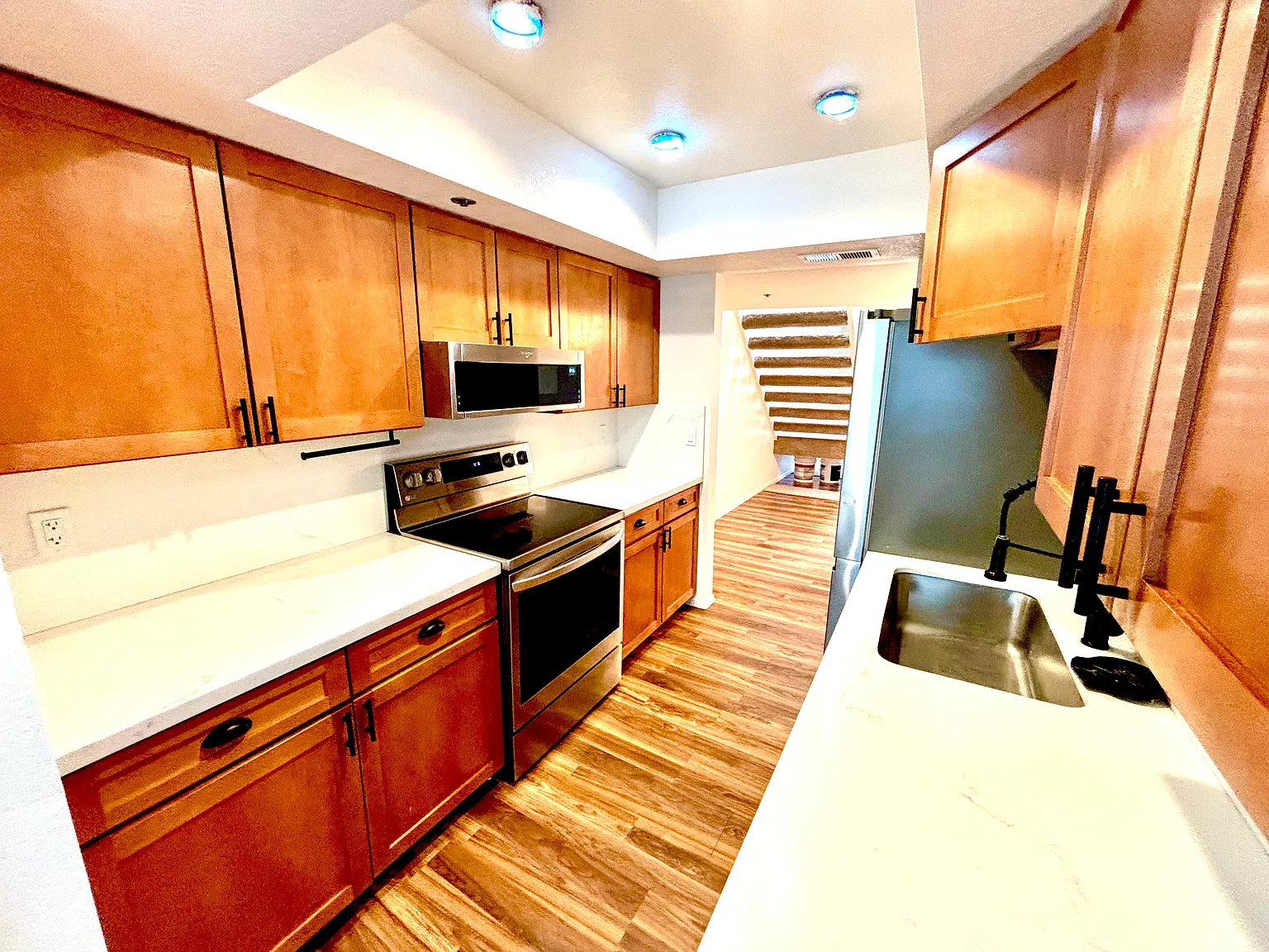 2 bed, 1372 sqft, $1,950 — Photo 3