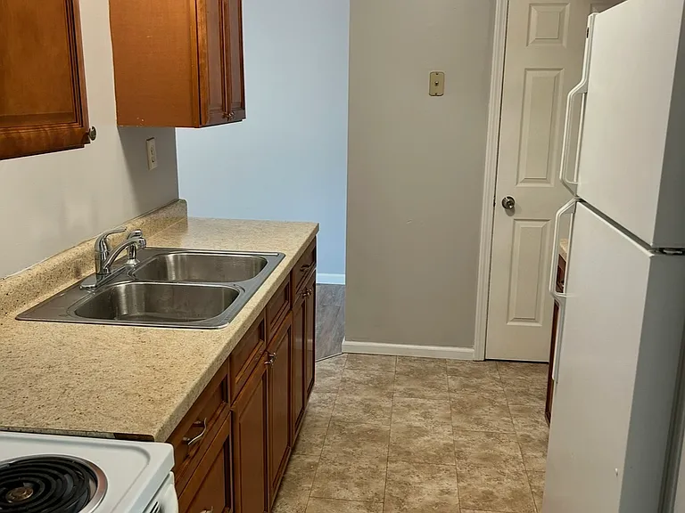1501 Woodlawn Dr #2 — Photo 4