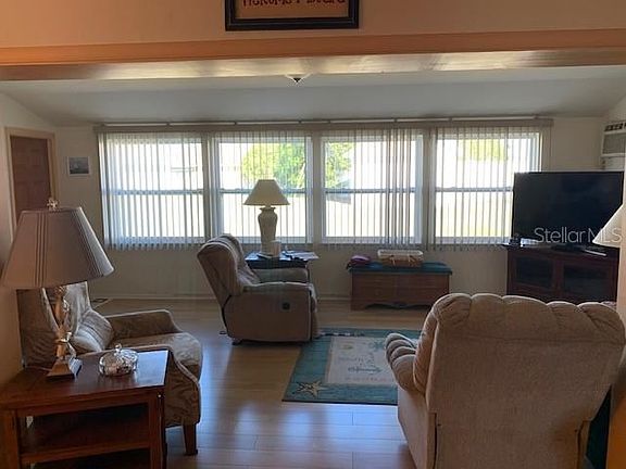 3rd image of 1501 Dickman Cir