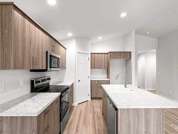 4th image of 1609 Sunday Riv