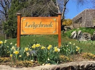 4 Ledgebrook Dr, Norwalk, CT 06854