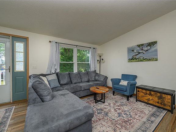 4th image of 3275 Waterside Dr