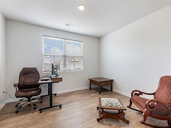 4th image of 171 Sweet Briar Way