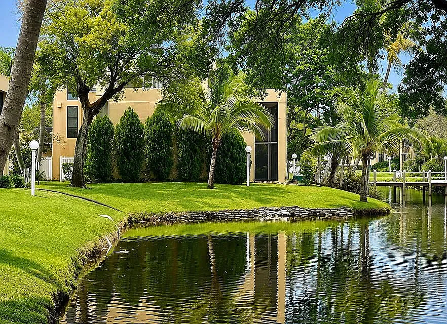 3 bed, 1420 sqft, $3,200 — Photo 2