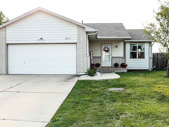 2nd image of 1823 N Country Walk Ln