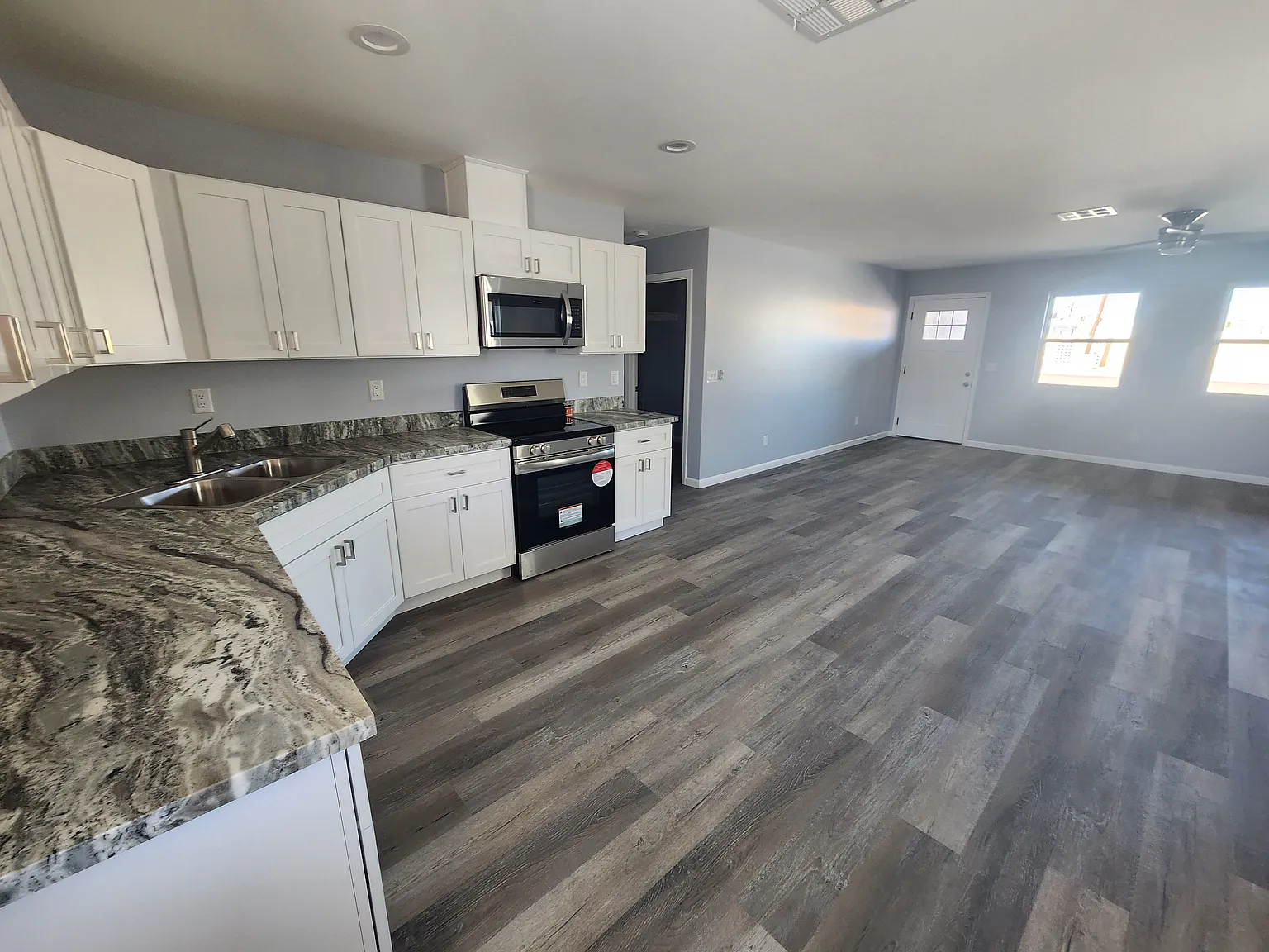 101 E Jackson Ave — Photo 3