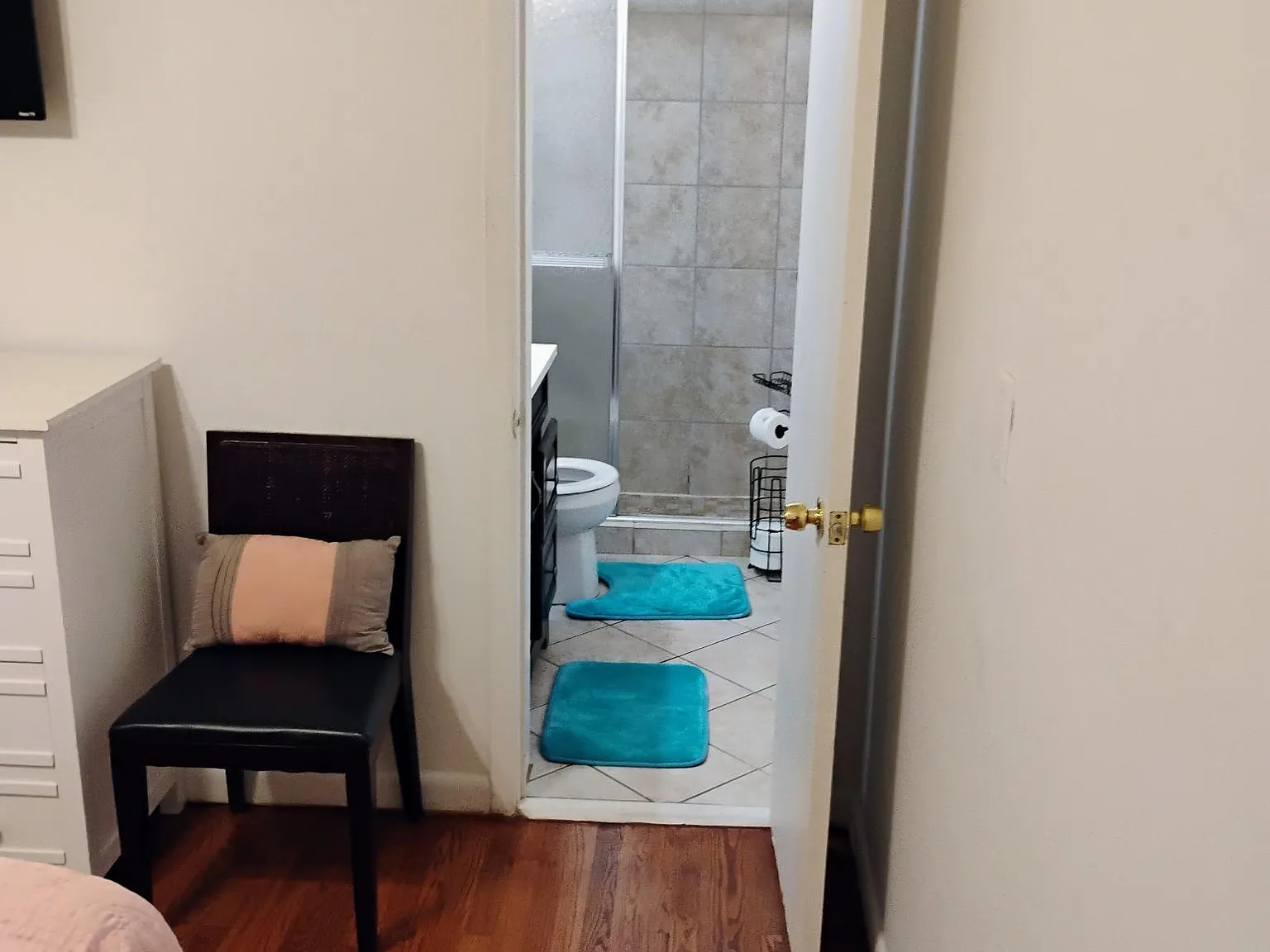 4 bed, 8.0 bath, 6000 sqft, $1,252 — Photo 2