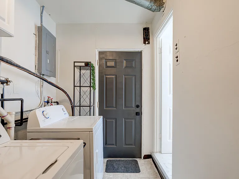 2411 Harris St — Photo 20