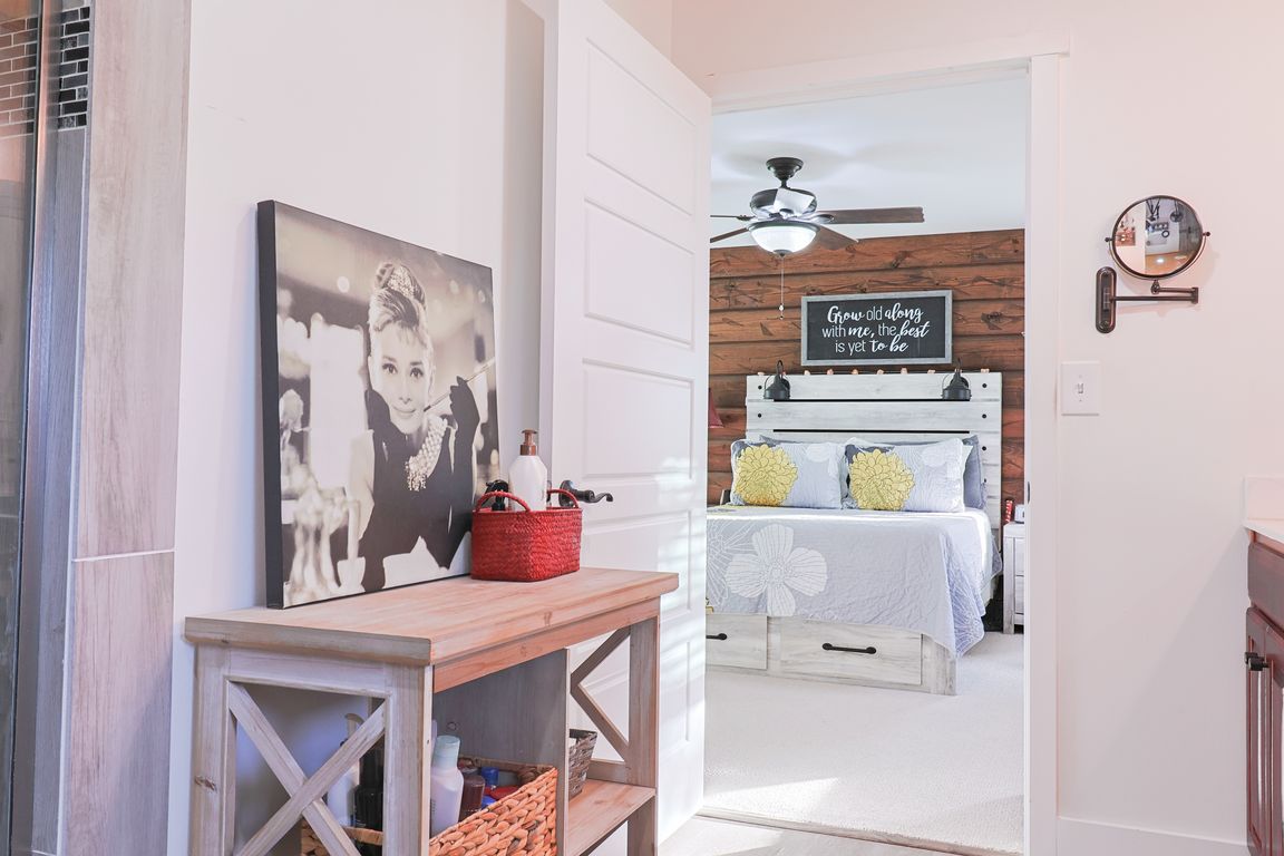 next background image