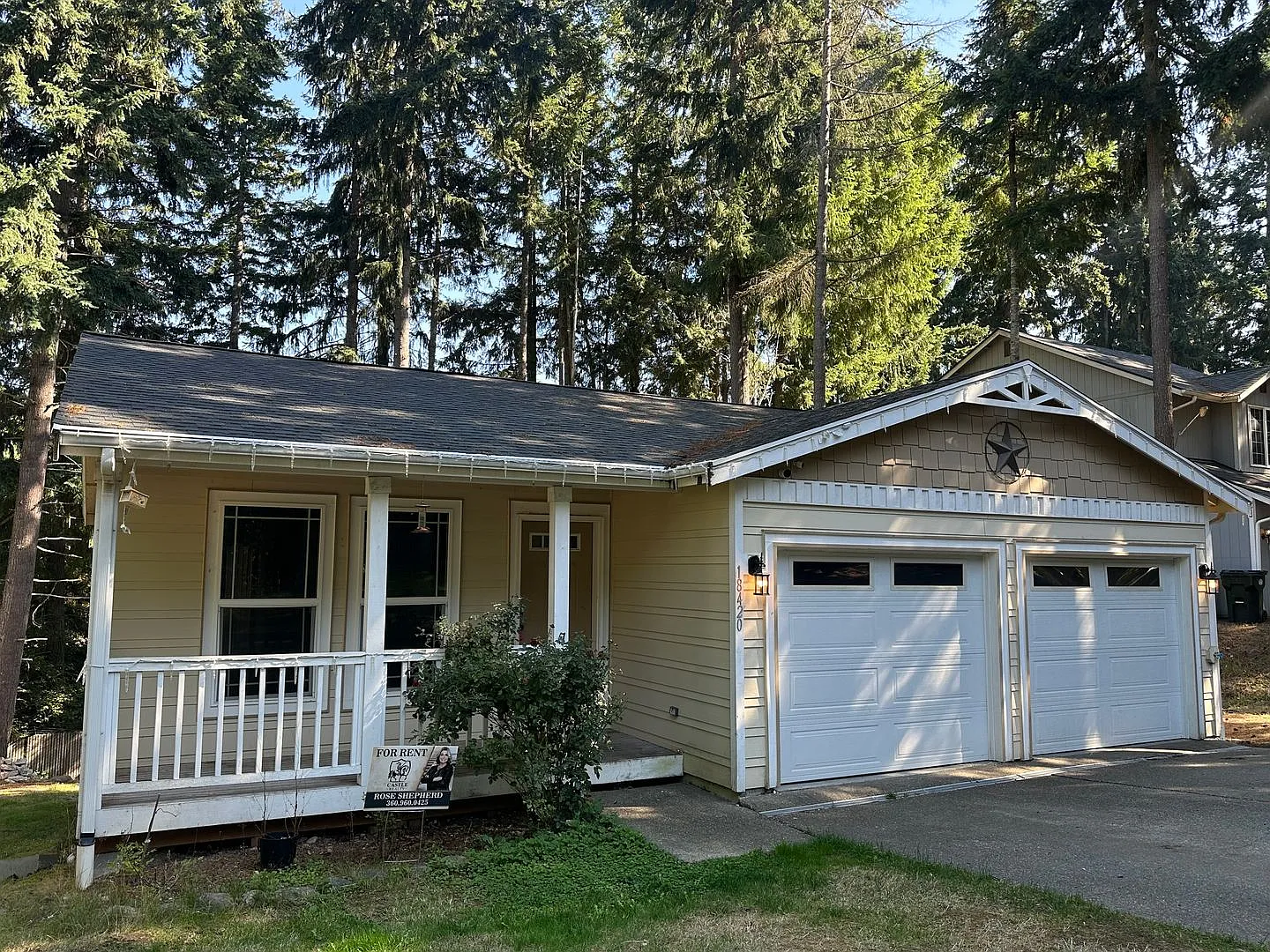 3 BR Home with Bonus Room in Beautiful Clearwood — Photo 2