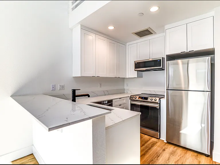 Girard Lofts — Photo 24