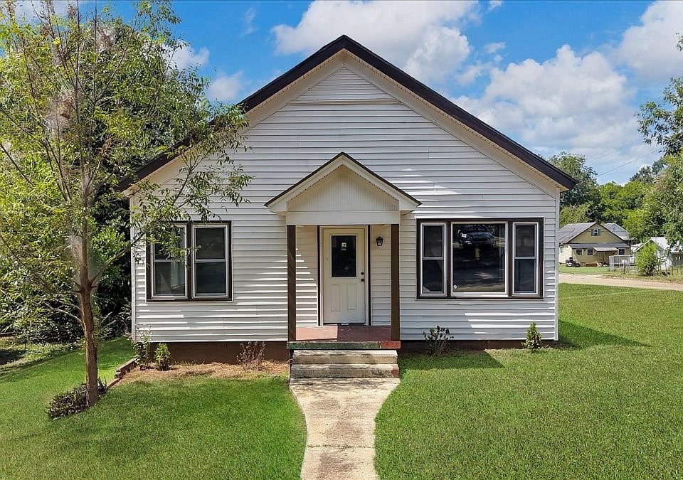 1st image of 215 Freeman Ave