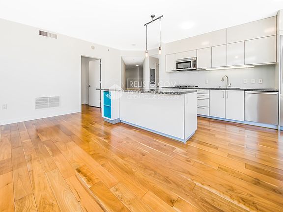 4th image of 338 Spear St Unit 8D