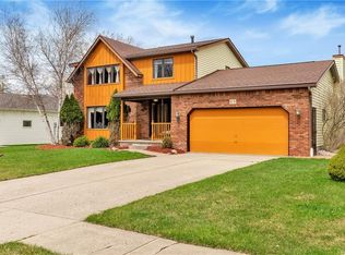 69 Gale Dr, Lancaster, NY 14086