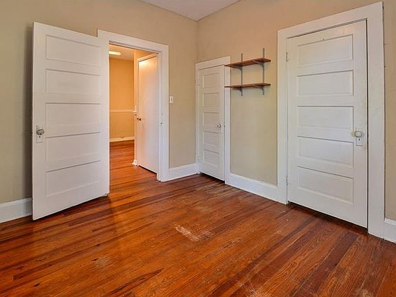 4th image of 605 E Rich Ave